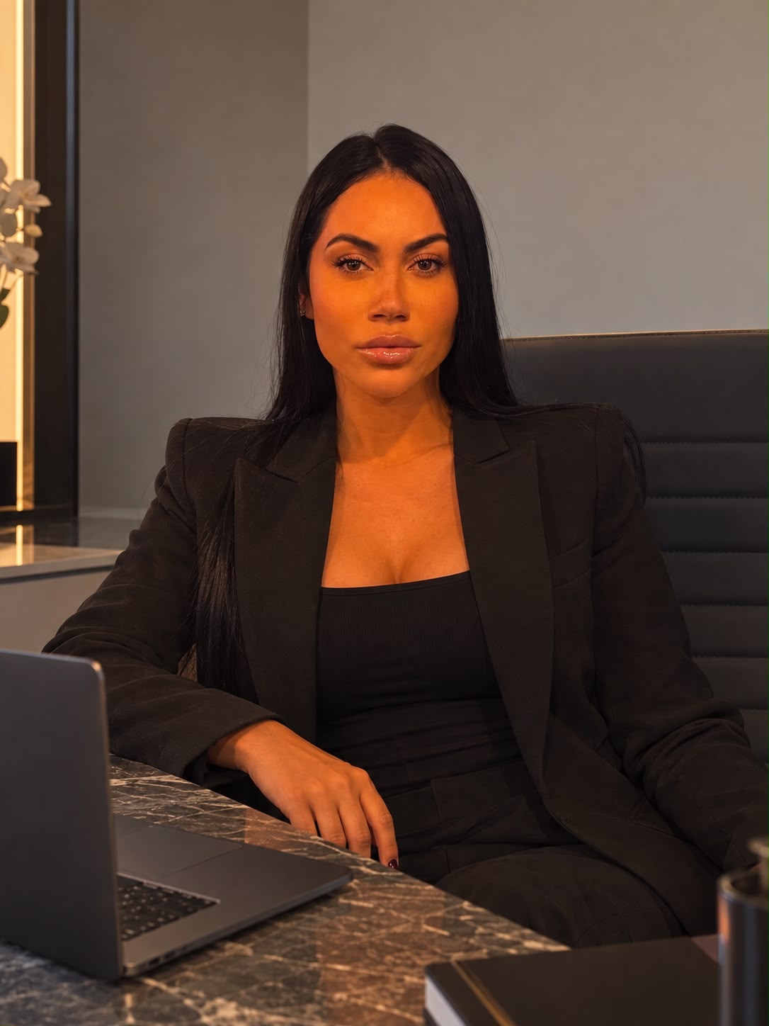 Larissa Luz, CEO da LGL Investimentos, em seu escritório